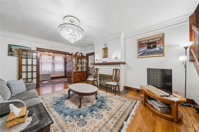 701 Cowan Ave, Jeannette, PA 15644