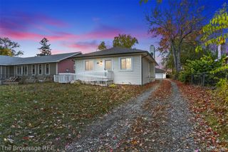 1140 Round Lake Road, White Lake Charter Township, MI 48386