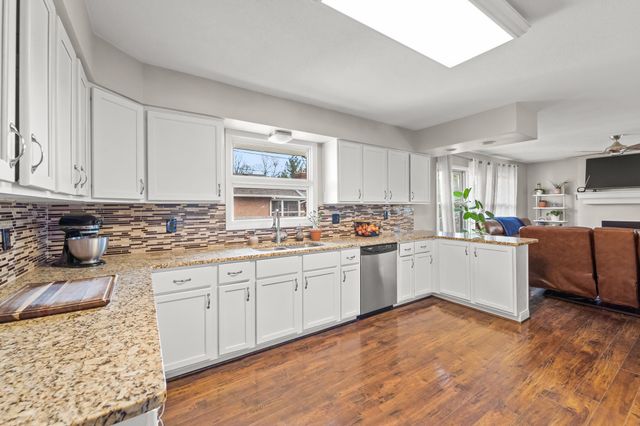 4 ROCKINGHAM DR, Columbia, MO 65203