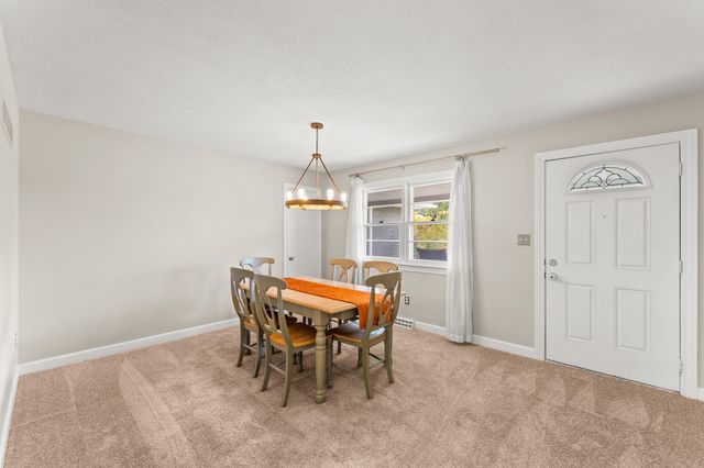 4 ROCKINGHAM DR, Columbia, MO 65203