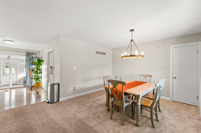 4 ROCKINGHAM DR, Columbia, MO 65203