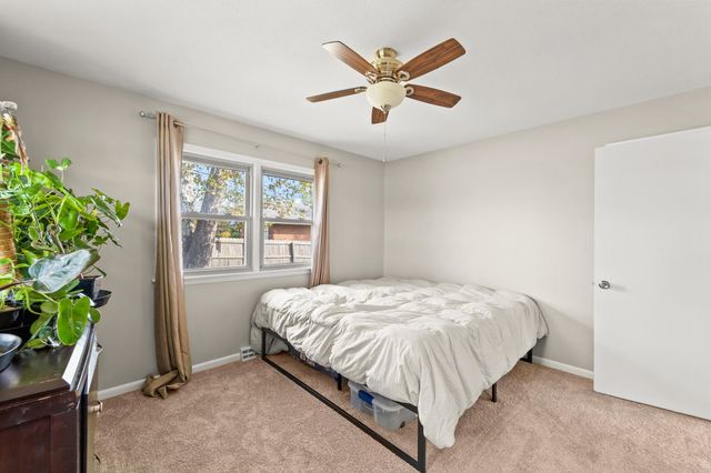 4 ROCKINGHAM DR, Columbia, MO 65203