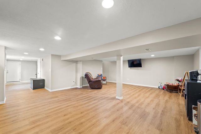 4 ROCKINGHAM DR, Columbia, MO 65203