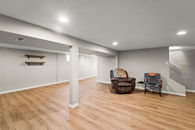 4 ROCKINGHAM DR, Columbia, MO 65203