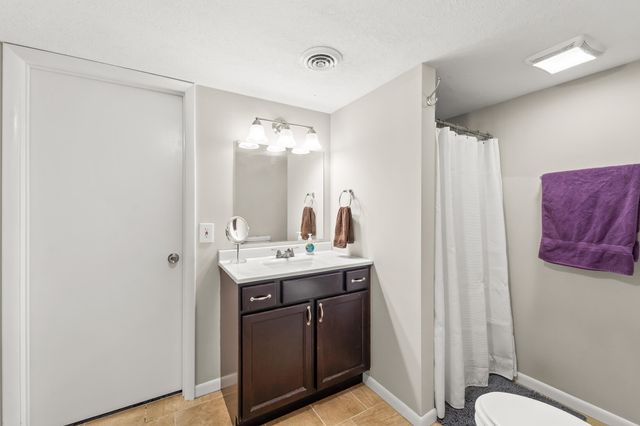 4 ROCKINGHAM DR, Columbia, MO 65203