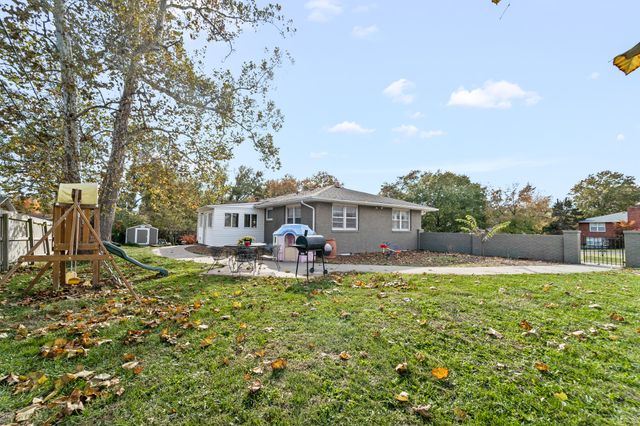 4 ROCKINGHAM DR, Columbia, MO 65203