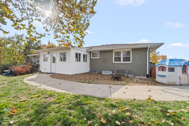 4 ROCKINGHAM DR, Columbia, MO 65203