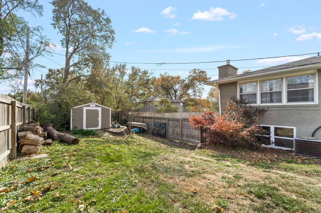 4 ROCKINGHAM DR, Columbia, MO 65203