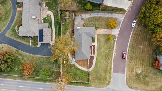 4 ROCKINGHAM DR, Columbia, MO 65203