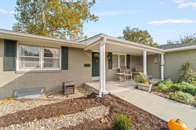 4 ROCKINGHAM DR, Columbia, MO 65203