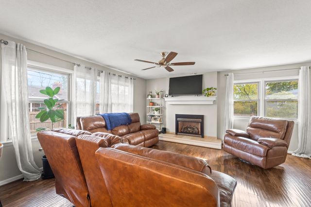 4 ROCKINGHAM DR, Columbia, MO 65203