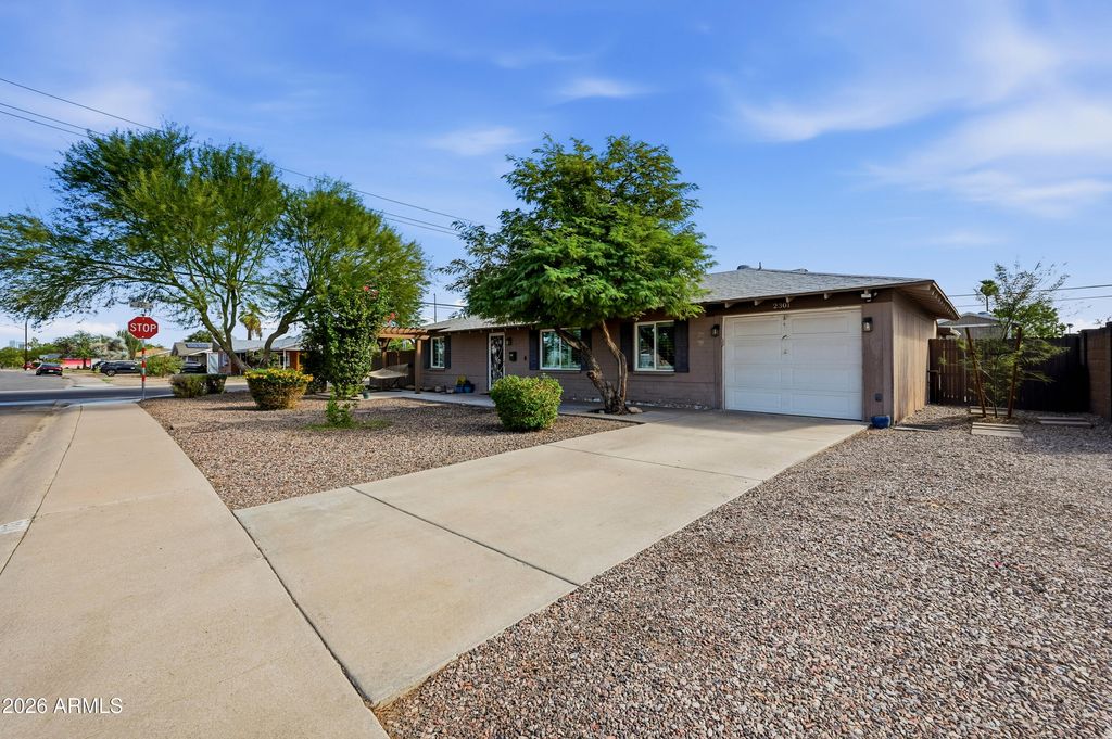 2301 W CHEERY LYNN Road, Phoenix, AZ 85015 — photo 4