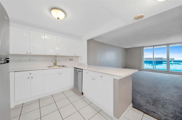 2301 Collins Ave 1030, Miami Beach, FL 33139