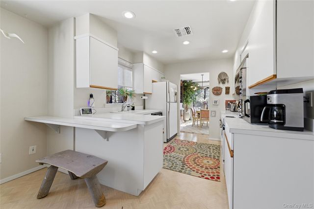 99 S Park Avenue 320, Rockville Centre, NY 11570