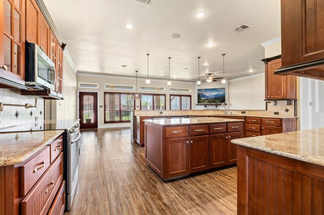 400 E Spurgeon Street, Itasca, TX 76055