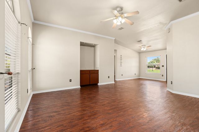 400 E Spurgeon Street, Itasca, TX 76055