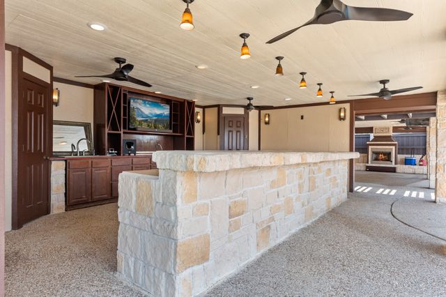 400 E Spurgeon Street, Itasca, TX 76055