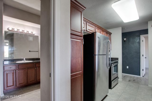 2550 E River Rd Unit 20305, Tucson, AZ 85718