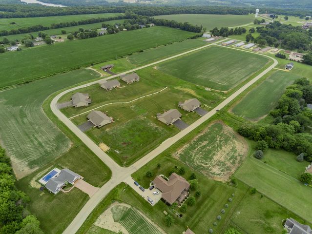 2004 Lowell Park Road, Dixon, IL 61021