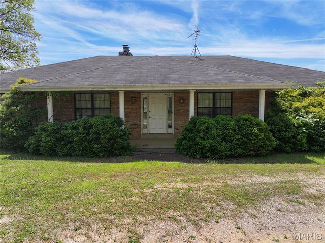 2551 Yellow Rock Road, De Soto, MO 63020