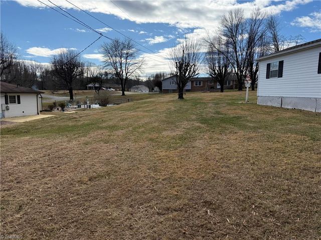 138 Highland Avenue, Mount Airy, NC 27030