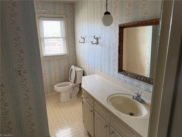 138 Highland Avenue, Mount Airy, NC 27030