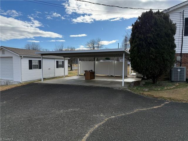 138 Highland Avenue, Mount Airy, NC 27030