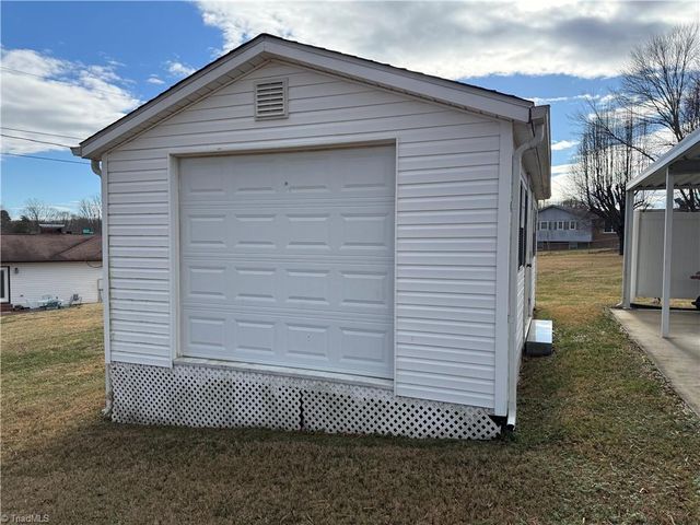 138 Highland Avenue, Mount Airy, NC 27030