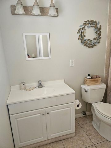 220 PARK BOULEVARD N 202, Venice, FL 34285