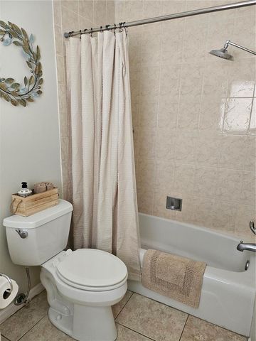 220 PARK BOULEVARD N 202, Venice, FL 34285