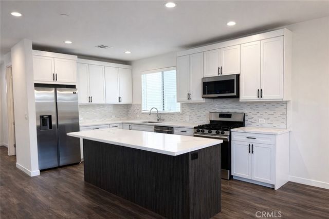 7105 N Dylan Court, Reseda, CA 91335