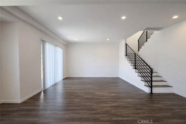 7105 N Dylan Court, Reseda, CA 91335