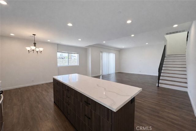 7105 N Dylan Court, Reseda, CA 91335