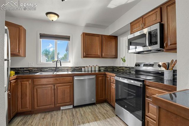 794 Crosstrail Drive, Colorado Springs, CO 80906