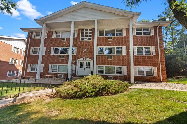 235 Country Club DRIVE #3B, Lake Geneva, WI 53147