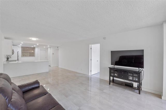 3751 Environ Boulevard 243, Lauderhill, FL 33319