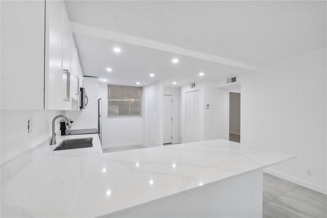 3751 Environ Boulevard 243, Lauderhill, FL 33319