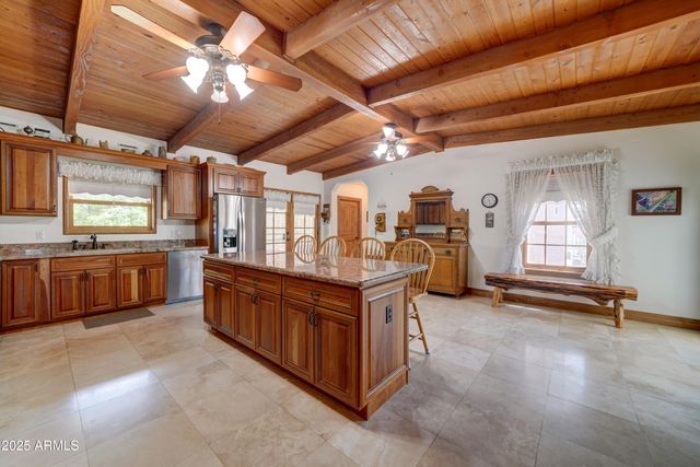 424 E LEHI Road, Mesa, AZ 85203