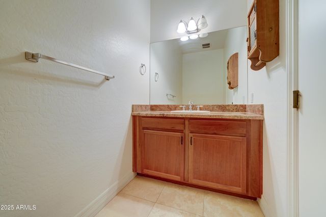 424 E LEHI Road, Mesa, AZ 85203