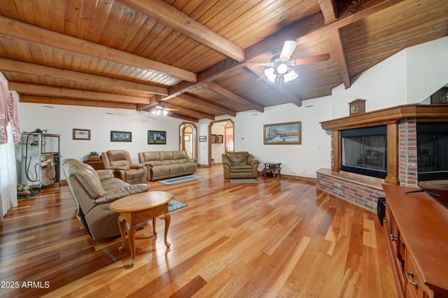 424 E LEHI Road, Mesa, AZ 85203