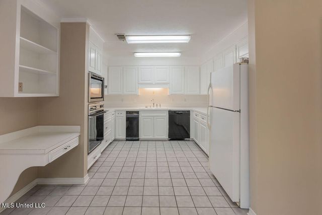 112 Tall Oaks Street, Clinton, MS 39056