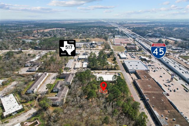 3205 Spruce Dr, Dickinson, TX 77539