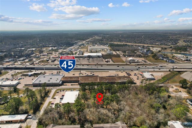 3205 Spruce Dr, Dickinson, TX 77539