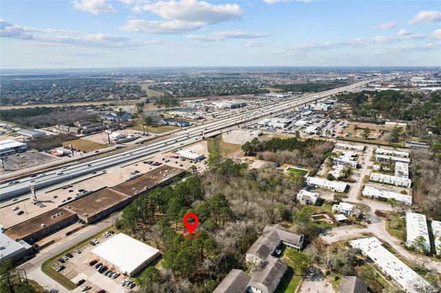 3205 Spruce Dr, Dickinson, TX 77539