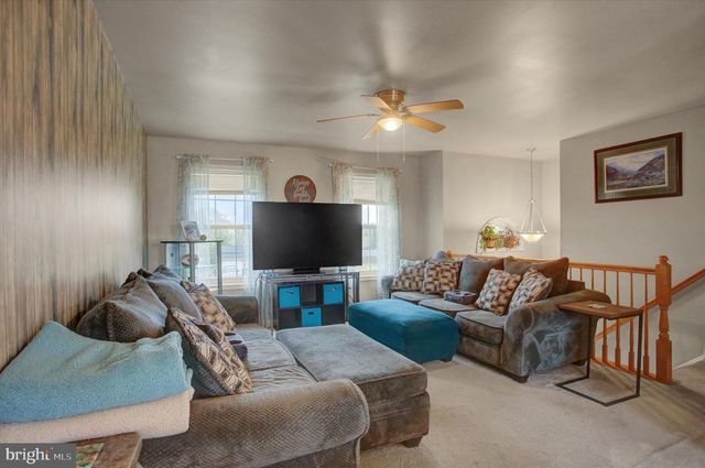 828 ESSEX CIR, Greencastle, PA 17225