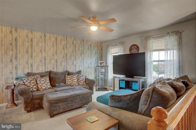 828 ESSEX CIR, Greencastle, PA 17225