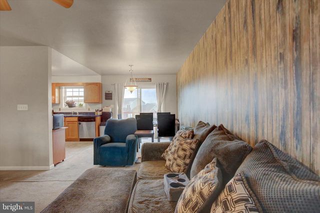 828 ESSEX CIR, Greencastle, PA 17225