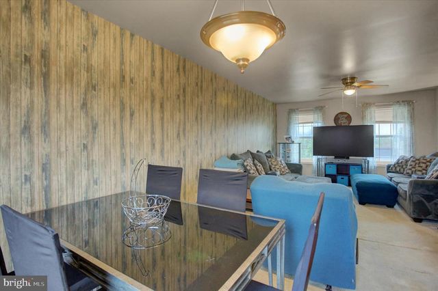 828 ESSEX CIR, Greencastle, PA 17225