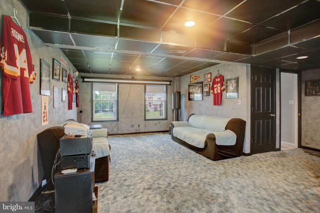828 ESSEX CIR, Greencastle, PA 17225