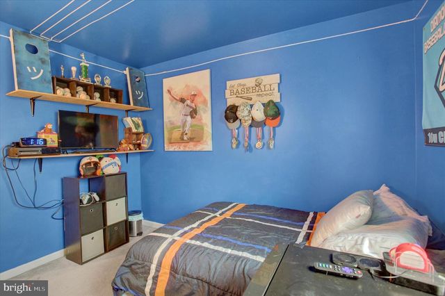 828 ESSEX CIR, Greencastle, PA 17225
